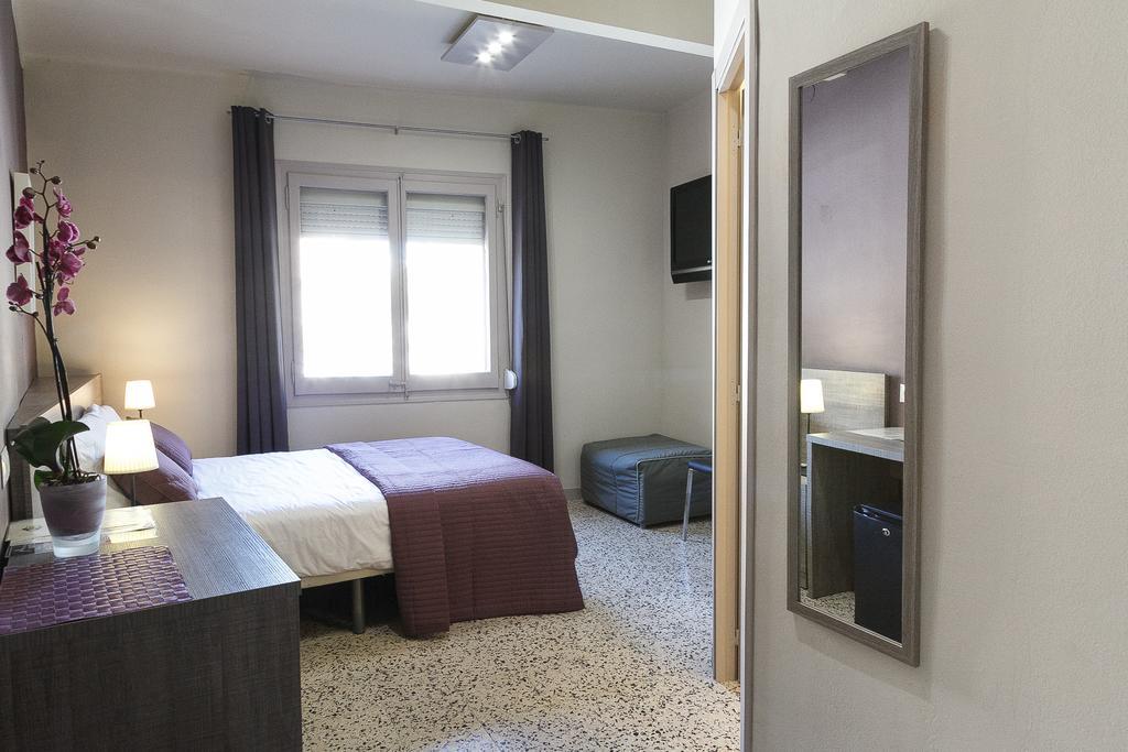 Hostal Fonda Montserrat Cambrils Room photo