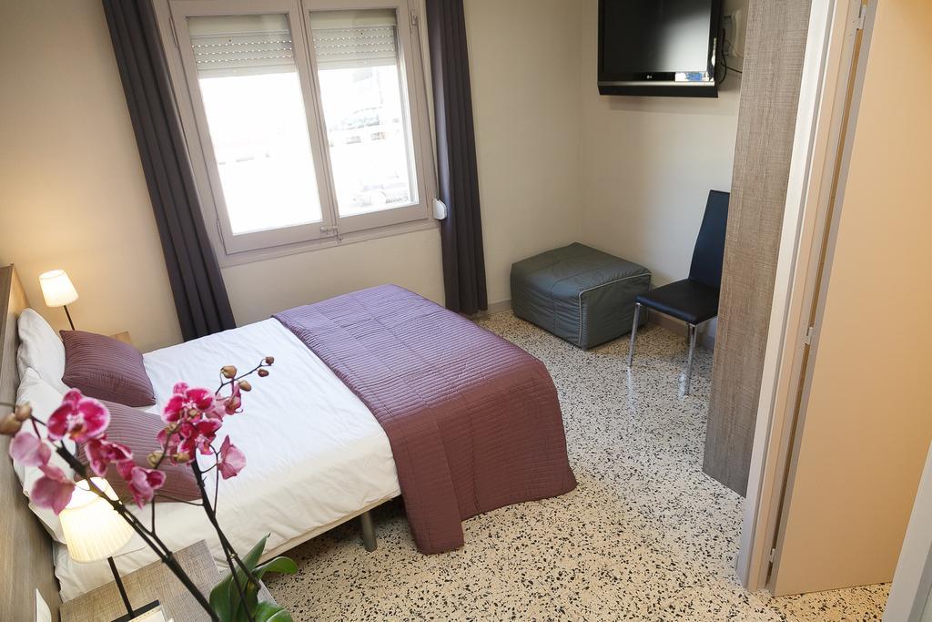 Hostal Fonda Montserrat Cambrils Room photo